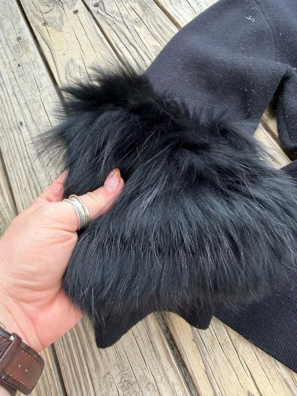 Alice + Olivia Black Wool Blend Sweater with Silver Fox Fur Cuffs Size S/P - Picture 4 of 9